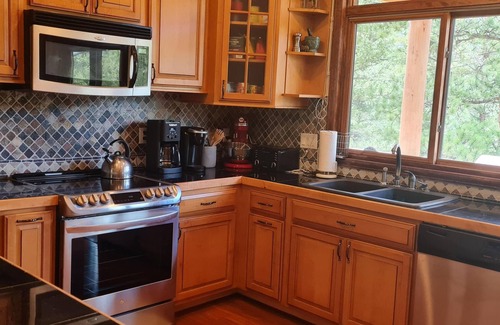 Evergreen House | Your Mountain Retreat - Nestled in the Forest
