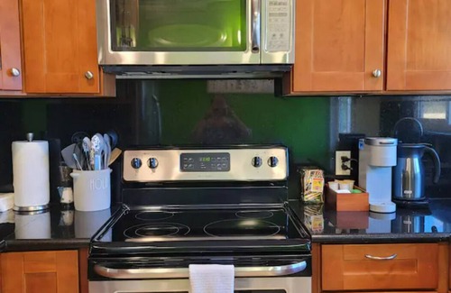 University South Condo | Your Oasis Awaits - Downtown PA Near Stanford 2 bd #657
