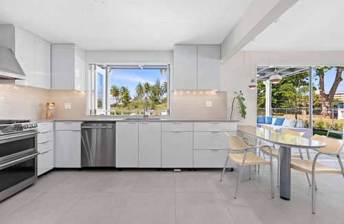 Sabana House | Your own beach house, private pool & pickle ball court, steps to beach.