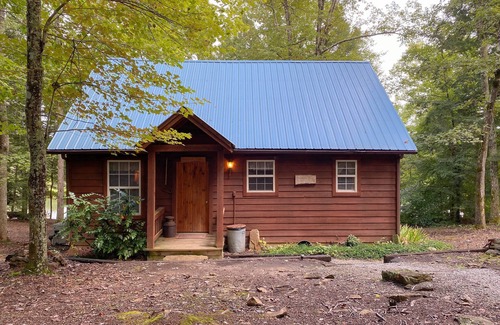 Muddy Pond Cabin | Your Own Private Lake ~ Secluded Cabin In The Woods ~ Romantic Retreat!