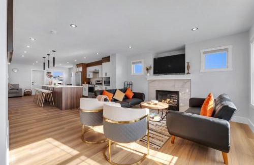Calgary House | Your Pleasant stay in 3 bedroom House in Saddle-Ridge