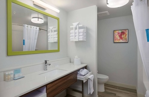 Sherwood - Tualatin North Hotel | Your Private Escape! Free Breakfast, Indoor Pool, Free Parking, Pets Allowed!