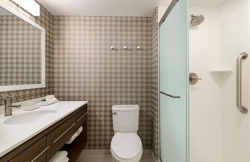 East Mesa Hotel | Your Private Retreat! Outdoor Pool, Free Breakfast, Pets Allowed, Free Parking!