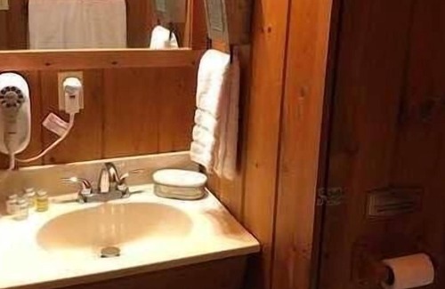 Teresita House | Your Relaxing Getaway Awaits! Pet-Friendly Cabins, Free Parking