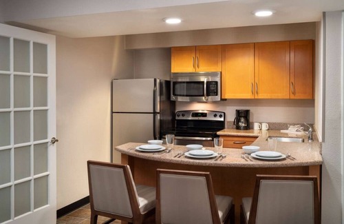 Tempe Hotel | Your Relaxing Getaway Awaits! 2 Convenient Units, Outdoor Pool, Free Breakfast
