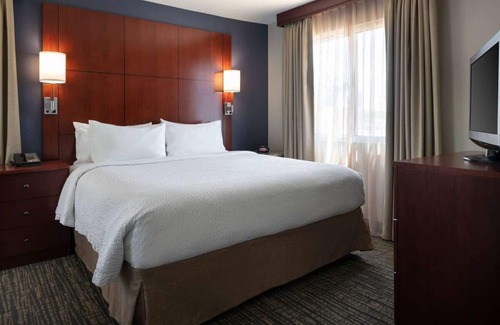 Tempe Hotel | Your Relaxing Getaway Awaits! 2 Convenient Units, Outdoor Pool, Free Breakfast