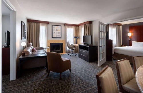 Tempe Hotel | Your Relaxing Getaway Awaits! 2 Convenient Units, Outdoor Pool, Free Breakfast