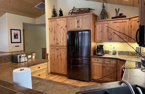 Crescent Cabin | Your Restful Retreat in the Woods at Crescent Lake - Fastest WiFi in the area.