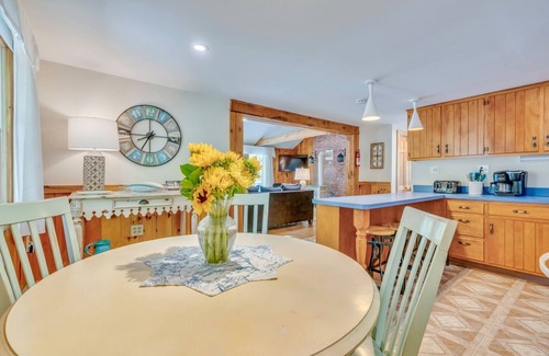 Wayne House | Your Trail's End in Maine