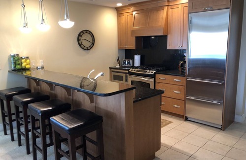 Traverse City Condo | Your Traverse City beach retreat, in a spacious condo with upscale furnishings