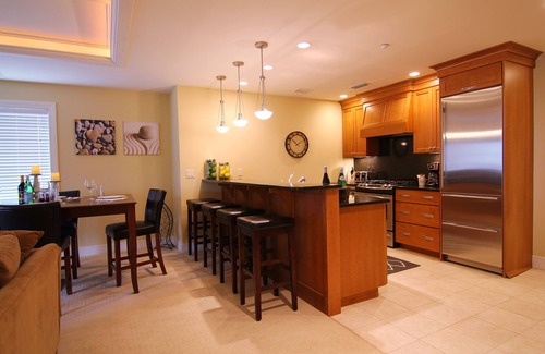 Traverse City Condo | Your Traverse City beach retreat, in a spacious condo with upscale furnishings