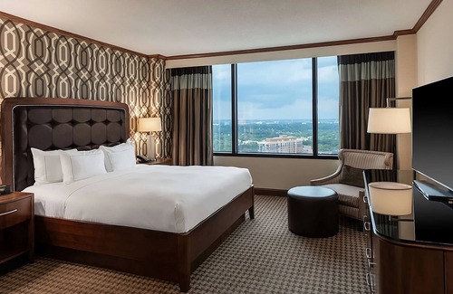 Alexandria West Hotel | Your Urban Getaway! 3 Relaxing Units, Indoor and Outdoor Pool, Pet-friendly!