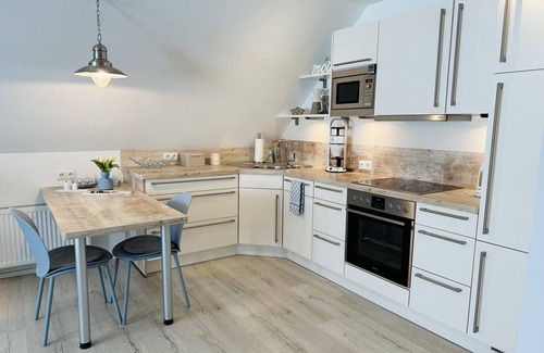 Kappeln Apartment | Your vacation on the Schlei begins in this modern and tastefully furnished "Altstadtkoje" vacation apartment, close to the center but still in a quiet location, this vacation accommodation is particularly suitable for discerning couples who want to enjoy