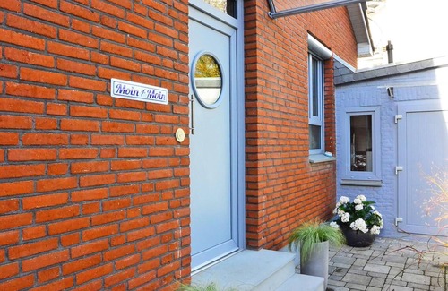 Kappeln Apartment | Your vacation on the Schlei begins in this modern and tastefully furnished "Altstadtkoje" vacation apartment, close to the center but still in a quiet location, this vacation accommodation is particularly suitable for discerning couples who want to enjoy