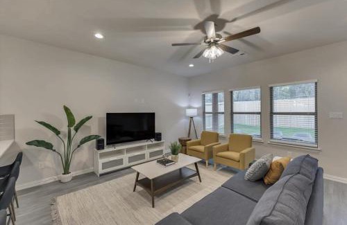 Cedar Crest House | Your Vibrant Dallas Getaway Home