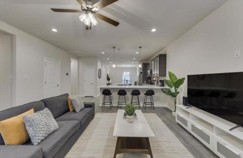 Cedar Crest House | Your Vibrant Dallas Getaway Home