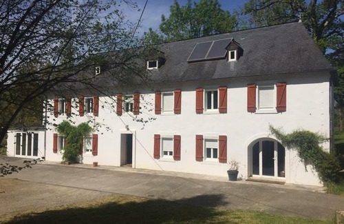 Monein House | Yourte Au fil de l'eau