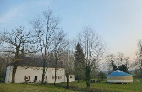 Monein House | Yourte Au fil de l'eau