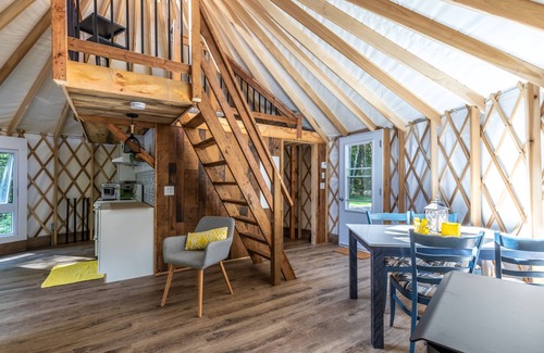 Notre-Dame-du-Laus Ski Chalet | Yourte de luxe la perdrix