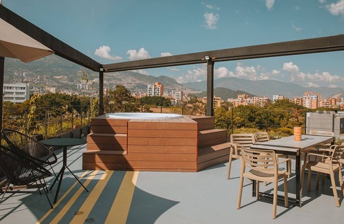 Laureles Apartment | Youthful Design Studio in the heart of Laureles