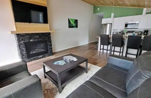 Whitehorse House | Yukon Hot Springs Suite #32