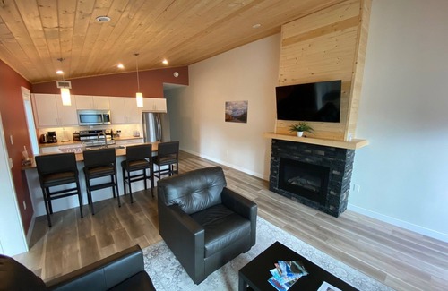 Whitehorse House | Yukon Hot Springs Suite #35