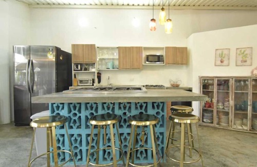 Apulo Hotel | YULUKA HOSTEL
