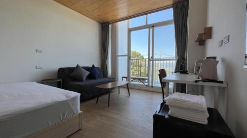 Dongshi District Bed & Breakfast | Yun Shan Pan Pan Homestay