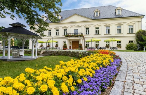 Petrovice u Karvine Hotel | Zámeček Petrovice