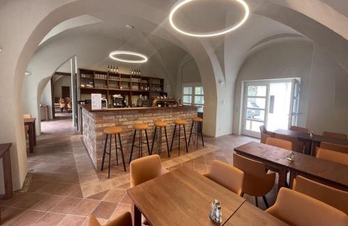 Racice-Pistovice Apartment | Zámek Castle Račice - Předzámčí Forecastle