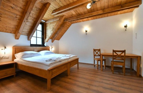 Racice-Pistovice Apartment | Zámek Castle Račice - Podzámčí Undercastle
