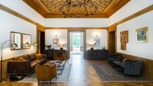 Dobrenice Hotel | Zámek Dobřenice