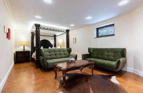 Ziar nad Hronom District Hotel | Zámoček Mraznica