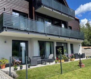 Szklarska Poreba Apartment | Z Widokiem Apartamenty - apartamenty z widokiem na góry i zewnętrzną balią
