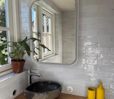 Heerenveen Bed & Breakfast | Zaadlab Voormalig KI station