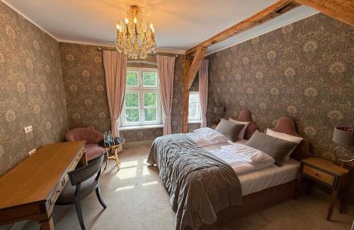 Radkow Hotel | Zamek Sarny - Schloss Scharfeneck