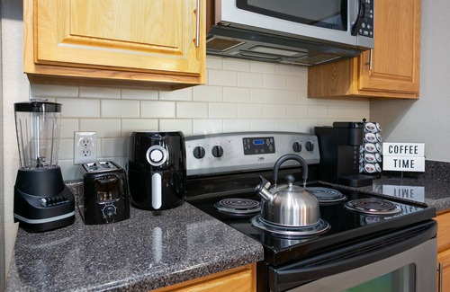 Madison Condo | Zara's Sapphire Suite-Luxury Condo with Pool