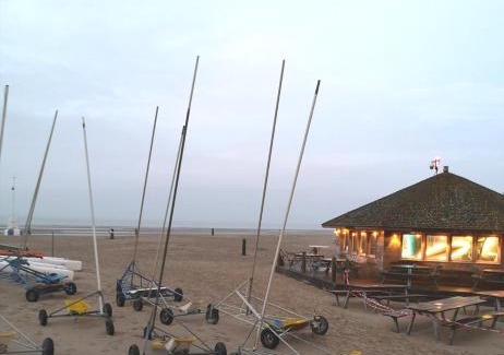 Oostduinkerke-Bad Apartment | Zeester en koffie.
