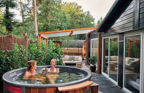 Rheezerveen House | ZEN-Bungalow no 5 with sauna and hottub