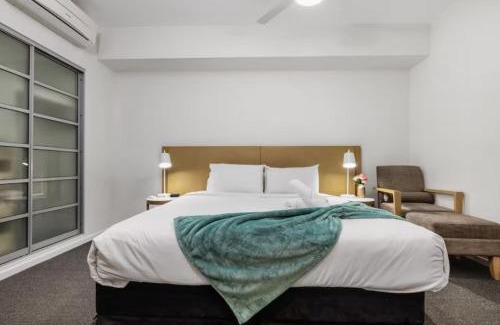 Darwin City Centre Apartment | ZEN CITY & SEA Executive 1-BR Suite in Darwin CBD