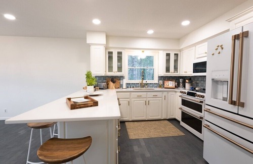 Minnetonka House | "Zen Den" on the Water by Downtown Wayzata by Roxy Rentals