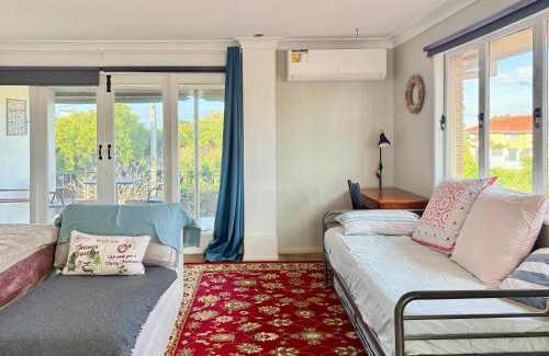 Boondall House | Zen Escape Guest House " Location 1" - Cozy Delight, Oasis Suite