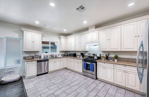 Eastside House | Zen Home, Arcade Game Room, TV Bedrooms, Spacious Home, 1 Mile to Downtown & UCR