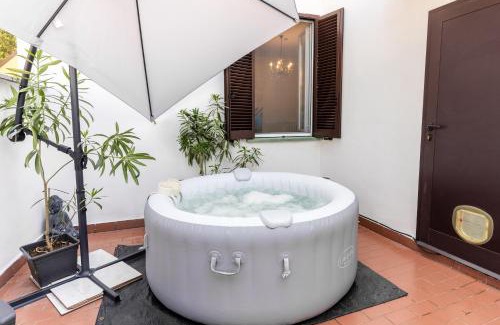 Casale Monferrato Apartment | Zen Jacuzzi Retreat mit Terrasse Garage und 24 7 Check in Netflix und Disney Plus