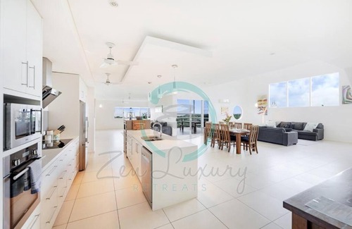 Darwin City Centre Apartment | ZEN LUXURY: 2-Story 4-BR Penthouse in Darwin City with Mindal Markets & Harbour Views