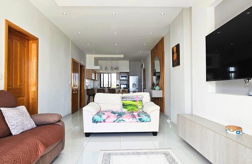 Flic-en-Flac Apartment | Zen Retreat with Stunning Sea Views and Sunsets, plus Common Pool and Gym Access