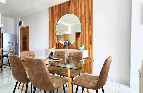 Flic-en-Flac Apartment | Zen Retreat with Stunning Sea Views and Sunsets, plus Common Pool and Gym Access