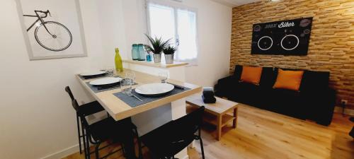 Challes-les-Eaux Apartment | Zen Studio Le Granier Challes Centre - Parking
