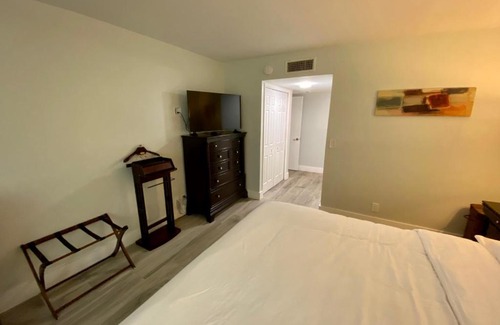 Weston Apartment | Zen Weston Condo Centrally Located