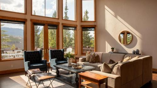 The Highlands House | Zendo by AvantStay Serene Mountain Abode w Hot Tub Views